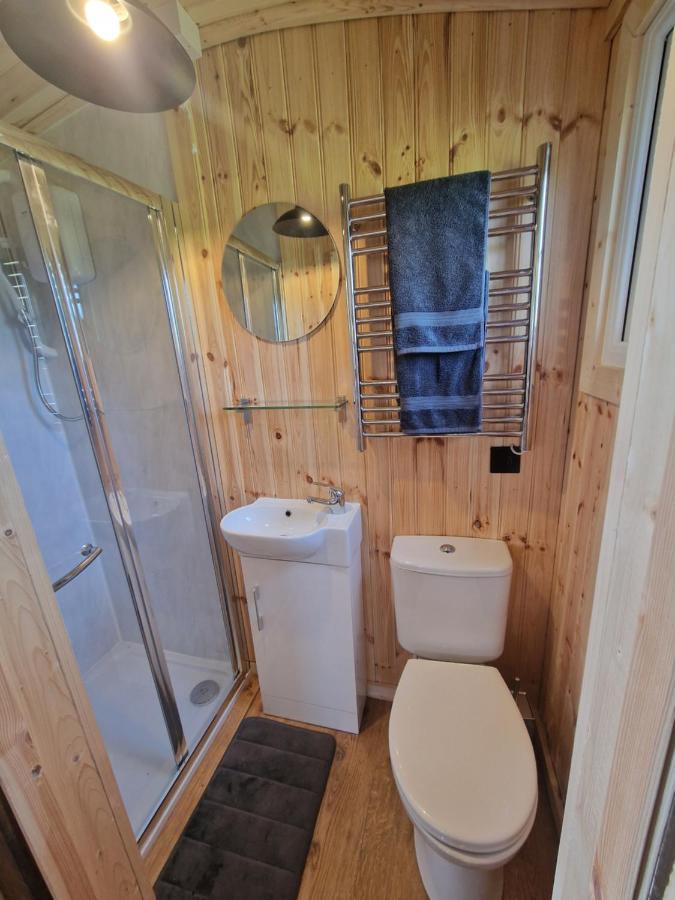 Cwtch Glamping Shepherds Huts Abergavenny Bagian luar foto